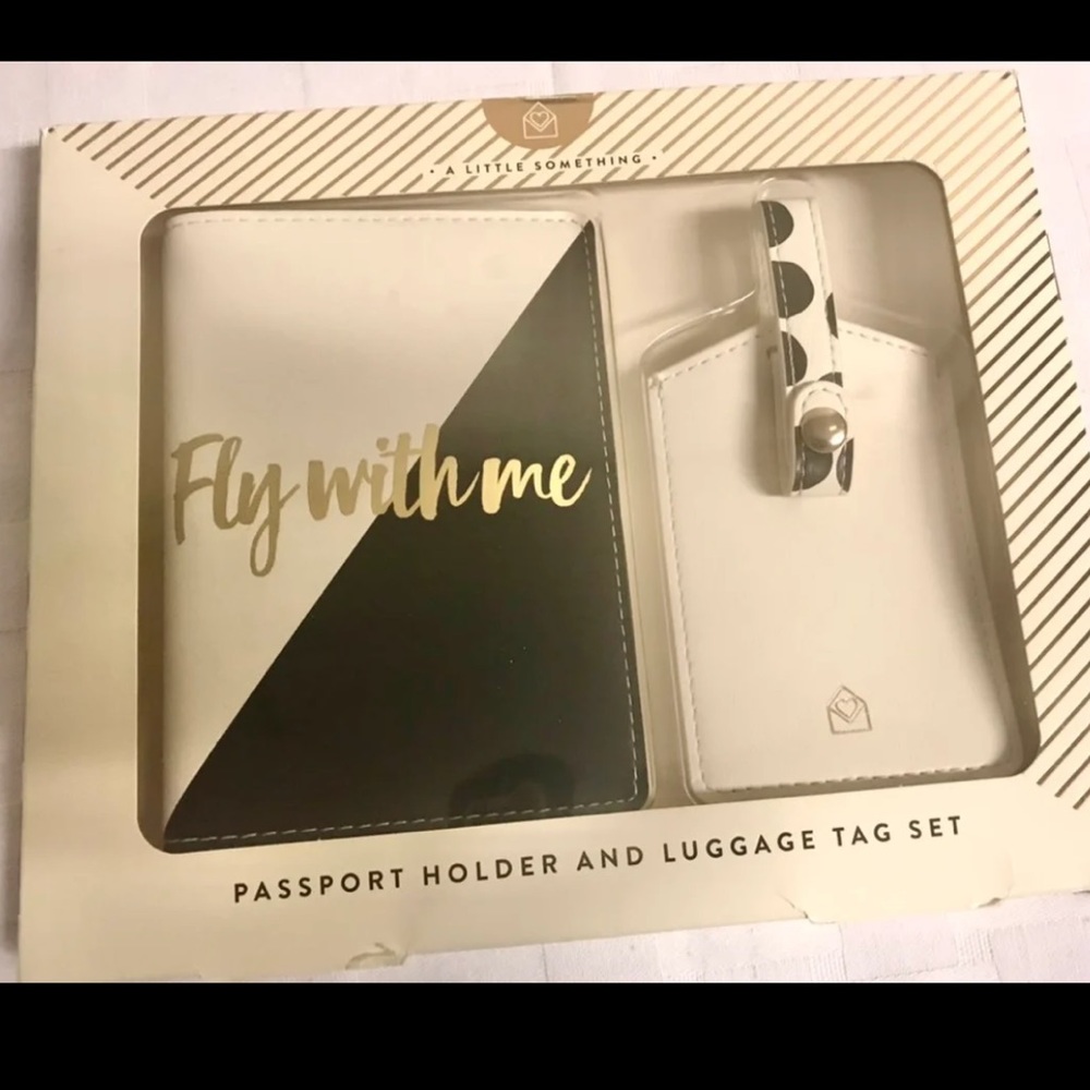 Black & White Passport Holder and Luggage Tag Set